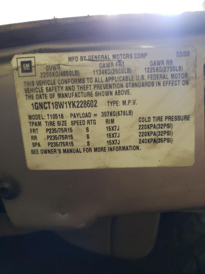 Photo 10 from auction – 2000 CHEVROLET BLAZER with VIN 1GNCT18W1YK228602
