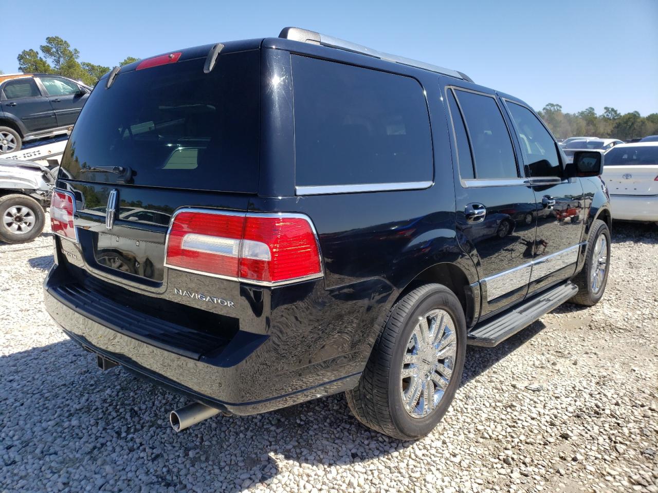Photo 4 from auction – 2008 LINCOLN NAVIGATOR with VIN 5LMFU27558LJ11965