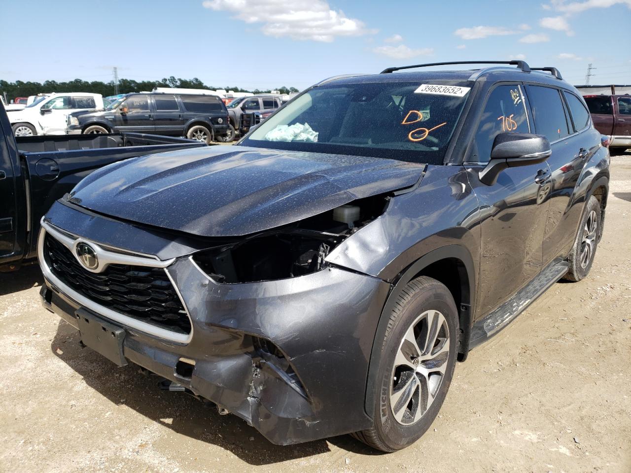 Photo 2 from auction – 2021 TOYOTA HIGHLANDER with VIN 5TDGZRAH5MS536572