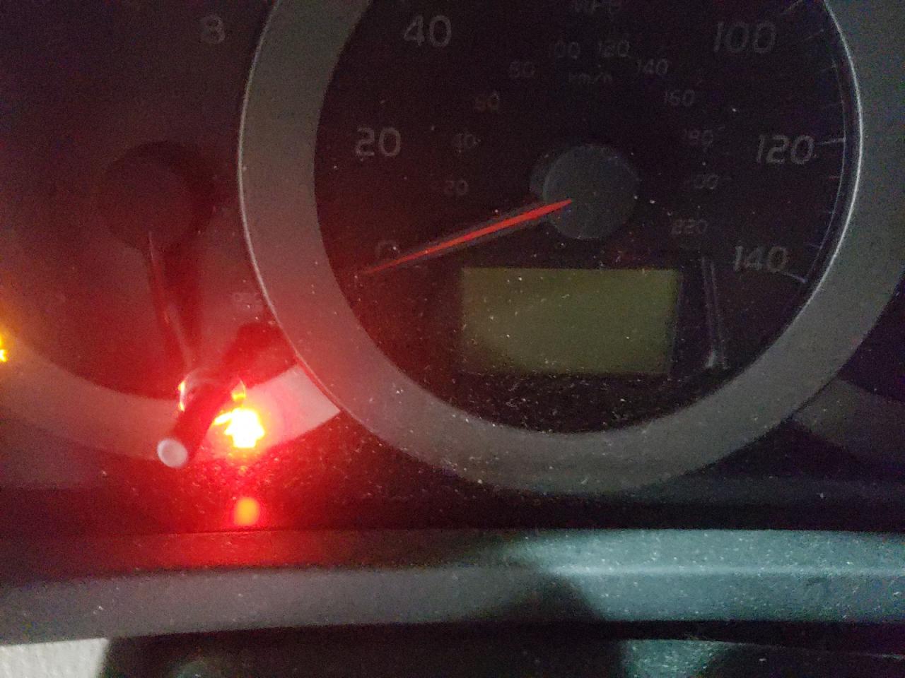 Photo 8 from auction – 2006 TOYOTA RAV4 with VIN JTMBD33V665037085