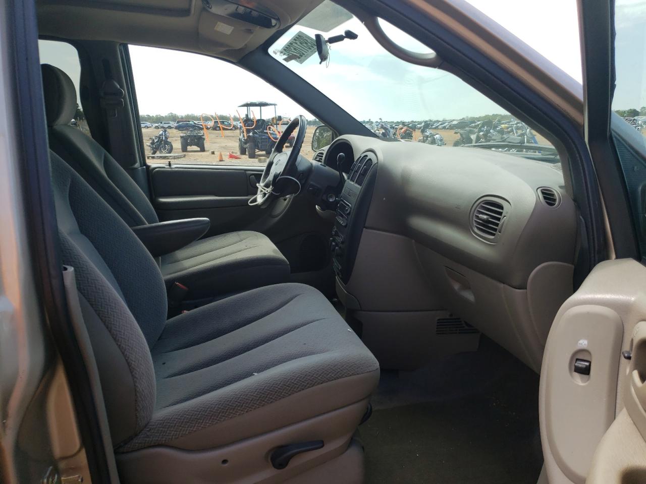 Photo 5 from auction – 2004 DODGE GRAND CARA with VIN 2D8GP44L74R526726