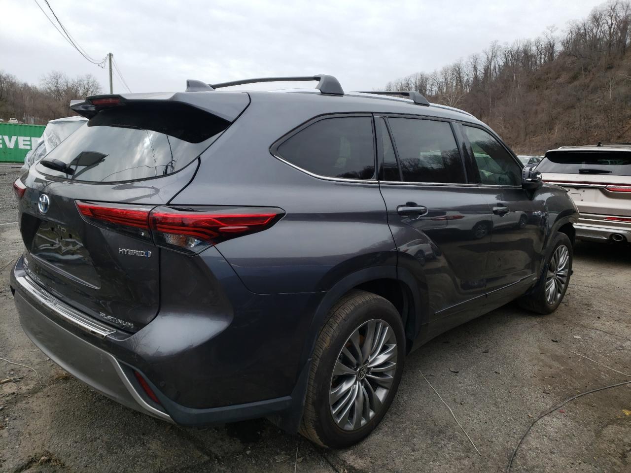 Photo 4 from auction – 2021 TOYOTA HIGHLANDER with VIN 5TDEBRCH2MS041898