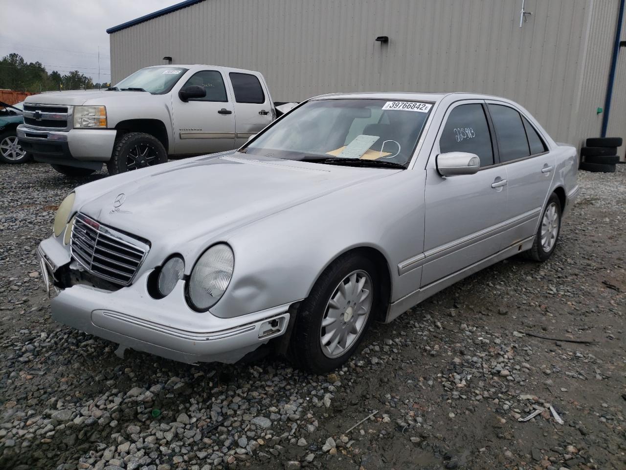 Photo 2 from auction – 2001 MERCEDES-BENZ E 320 with VIN WDBJF65J51B357797