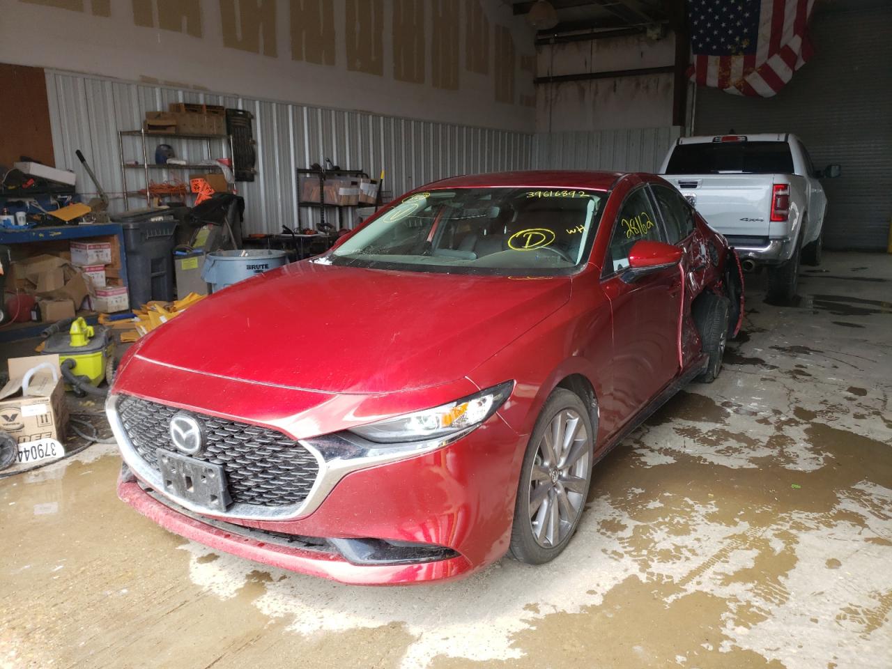Photo 2 from auction – 2019 MAZDA 3 PREFERRE with VIN 3MZBPADL7KM108563