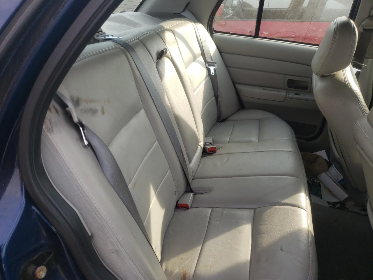 Photo 6 from auction – 2003 FORD CROWN VICT with VIN 2FAFP74W53X176308