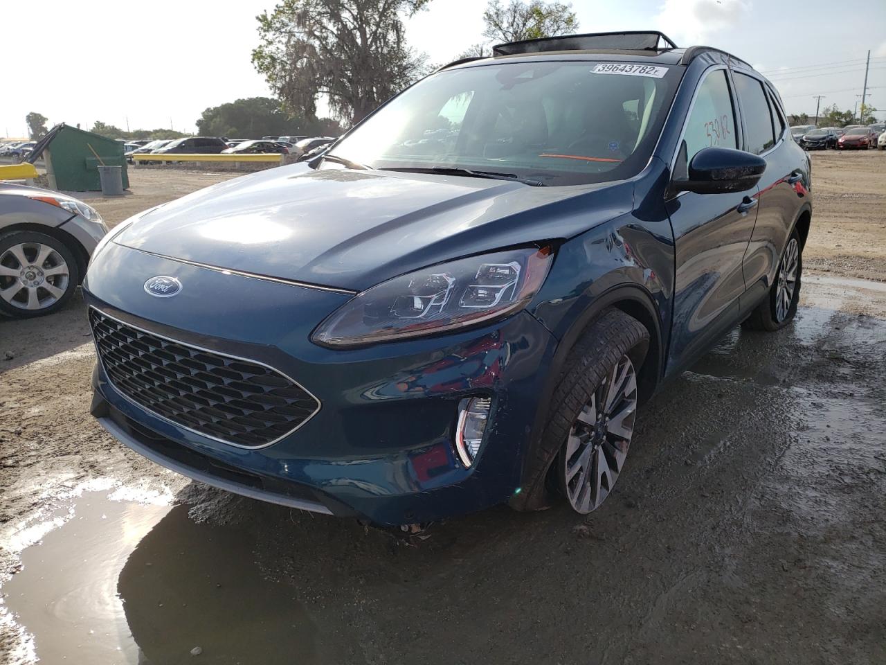 Photo 2 from auction – 2020 FORD ESCAPE TIT with VIN 1FMCU0DZ2LUA93879