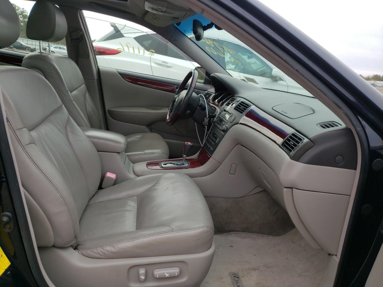 Photo 5 from auction – 2004 LEXUS ES 330 with VIN JTHBA30G545033667