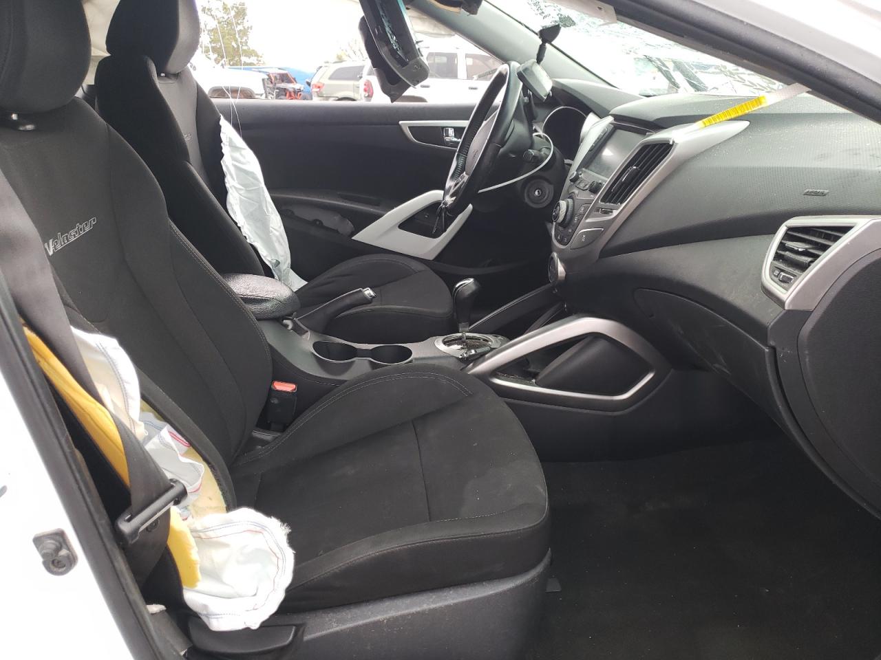 Photo 5 from auction – 2017 HYUNDAI VELOSTER with VIN KMHTC6AD6HU308041