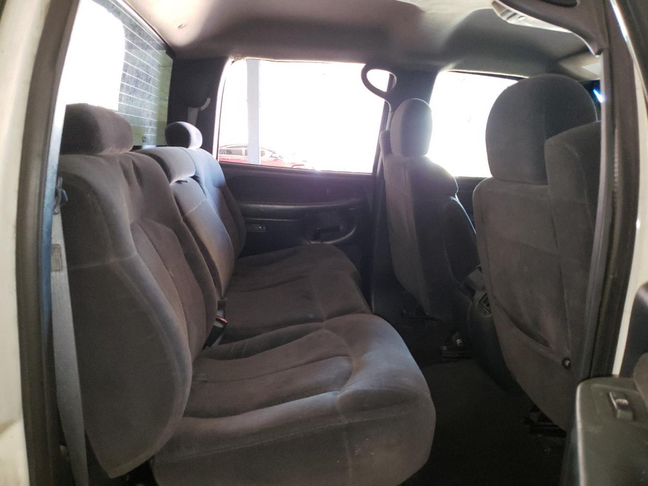 Photo 6 from auction – 2002 CHEVROLET SILVERADO with VIN 1GCJC33152F193005