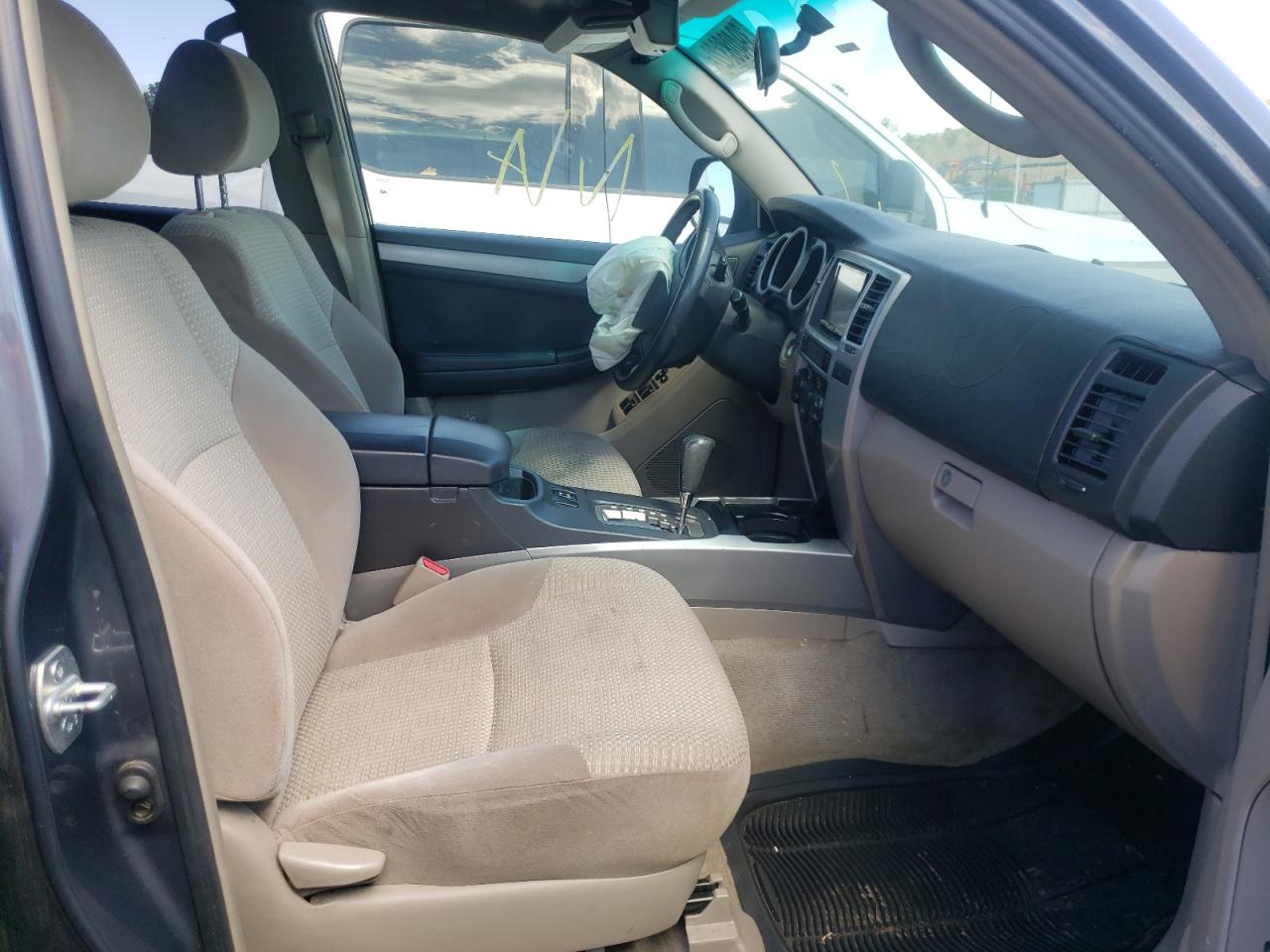 Photo 5 from auction – 2005 TOYOTA 4RUNNER SR with VIN JTEZU14RX50043614