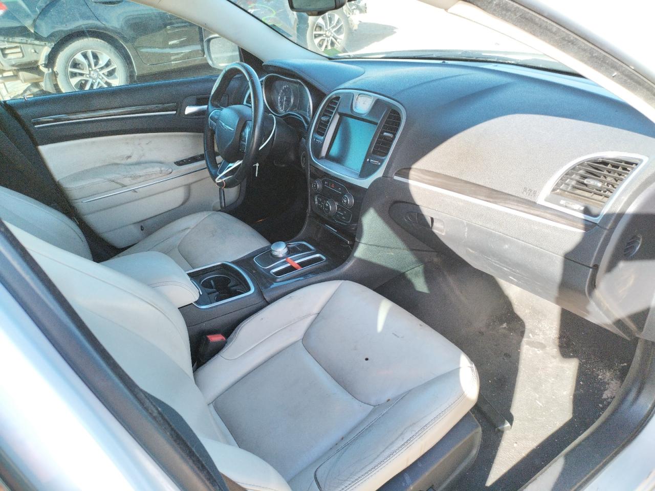 Photo 5 from auction – 2015 CHRYSLER 300 LIMITE with VIN 2C3CCAAG1FH802118