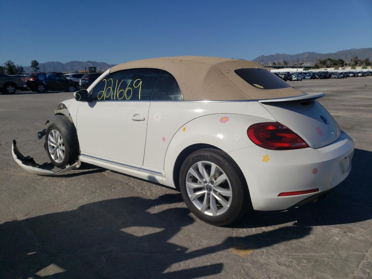 Photo 3 from auction – 2014 VOLKSWAGEN BEETLE with VIN 3VW5L7AT2EM805305