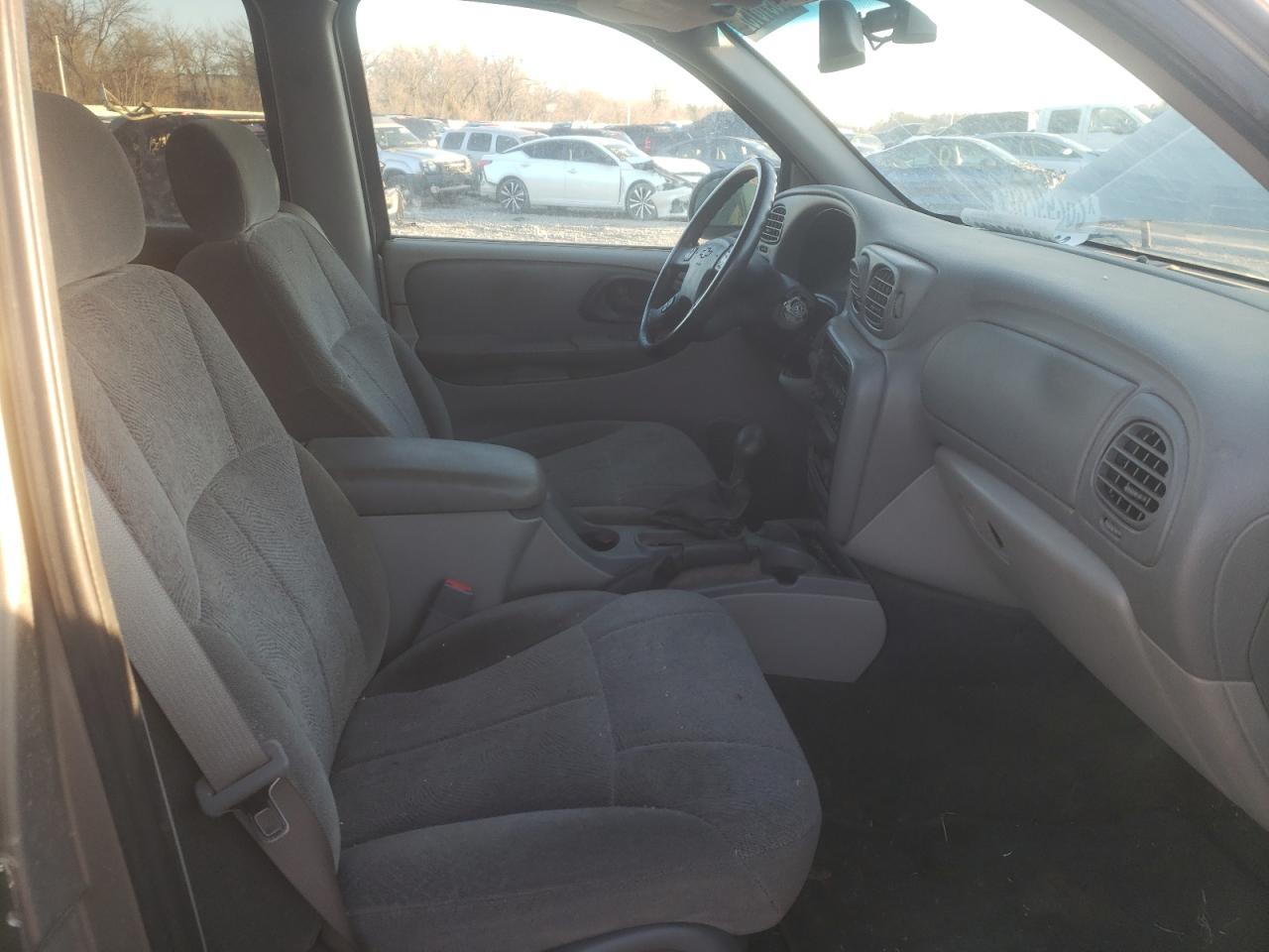 Photo 5 from auction – 2002 CHEVROLET TRAILBLAZE with VIN 1GNDS13S722225884