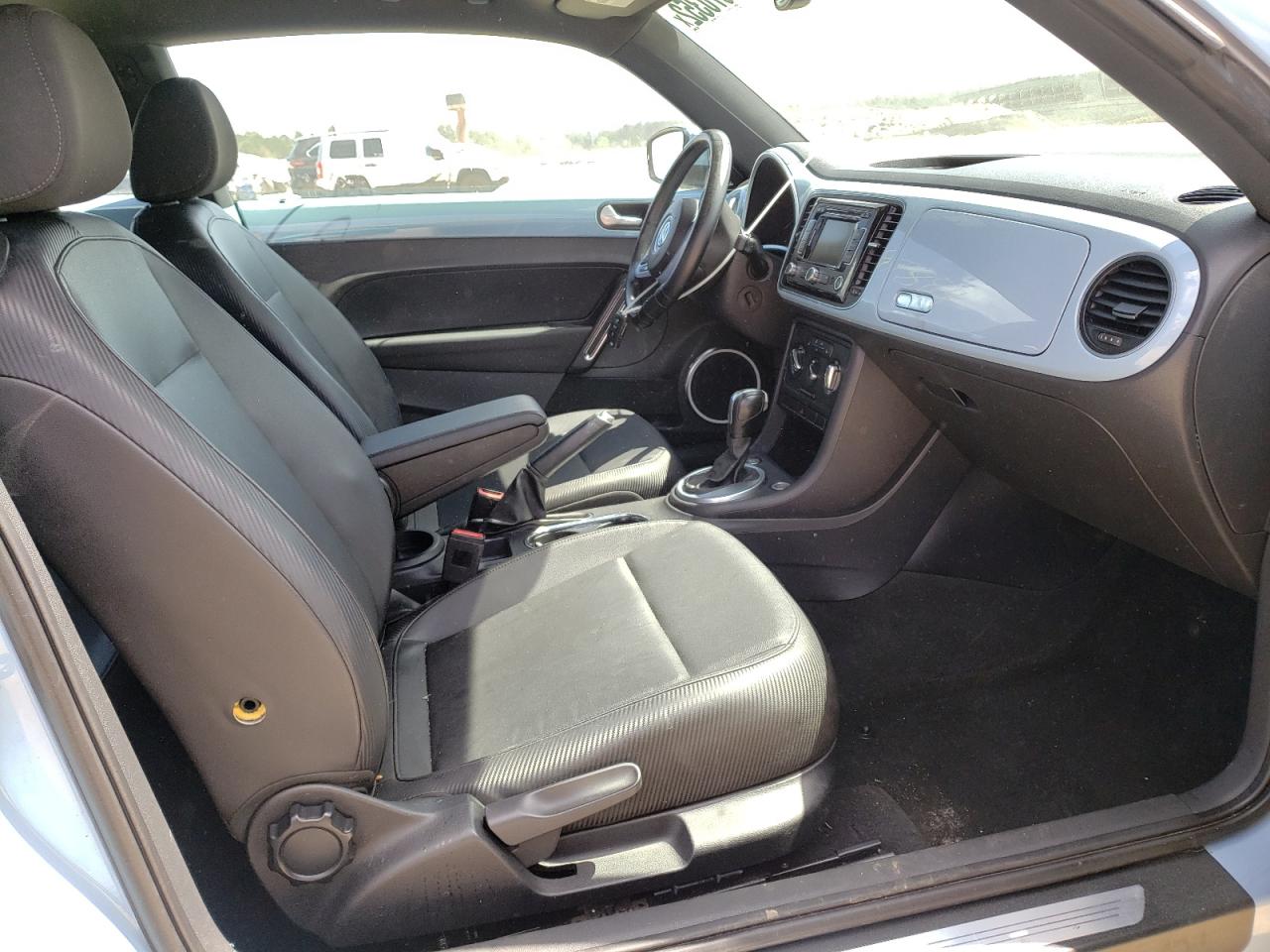 Photo 5 from auction – 2012 VOLKSWAGEN BEETLE with VIN 3VWJP7AT1CM604124