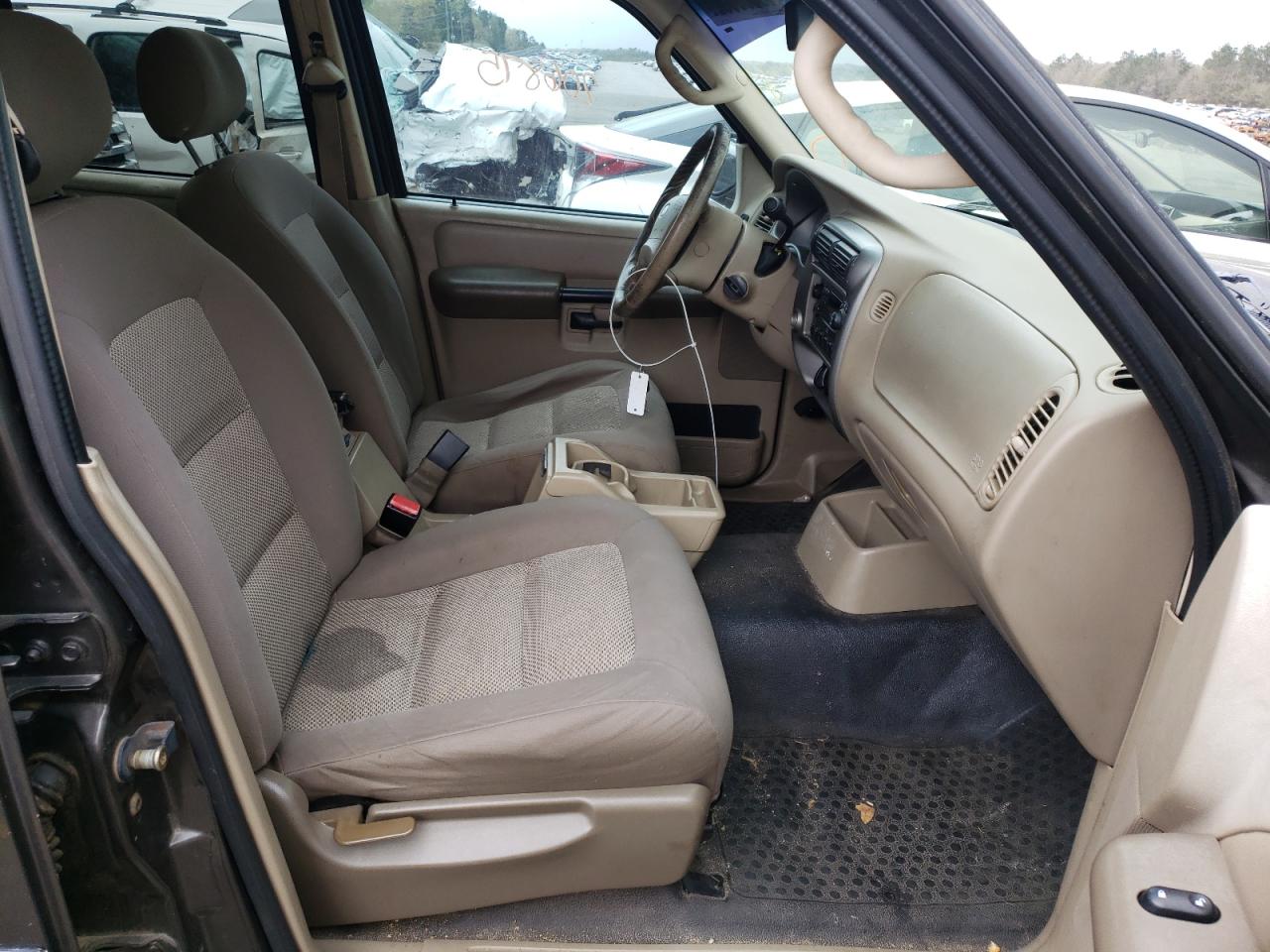Photo 5 from auction – 2005 FORD EXPLORER S with VIN 1FMZU67K65UA71561