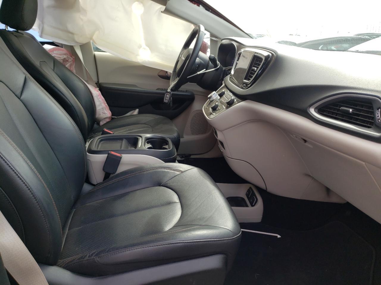 Photo 5 from auction – 2018 CHRYSLER PACIFICA T with VIN 2C4RC1BG4JR310433