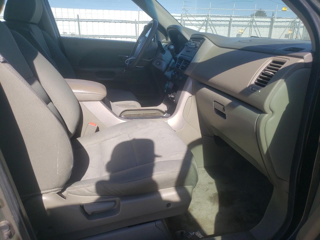 Photo 5 from auction – 2006 HONDA PILOT LX with VIN 2HKYF18116H532955