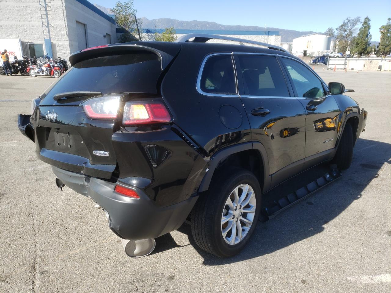 Photo 4 from auction – 2019 JEEP CHEROKEE L with VIN 1C4PJLCBXKD331514