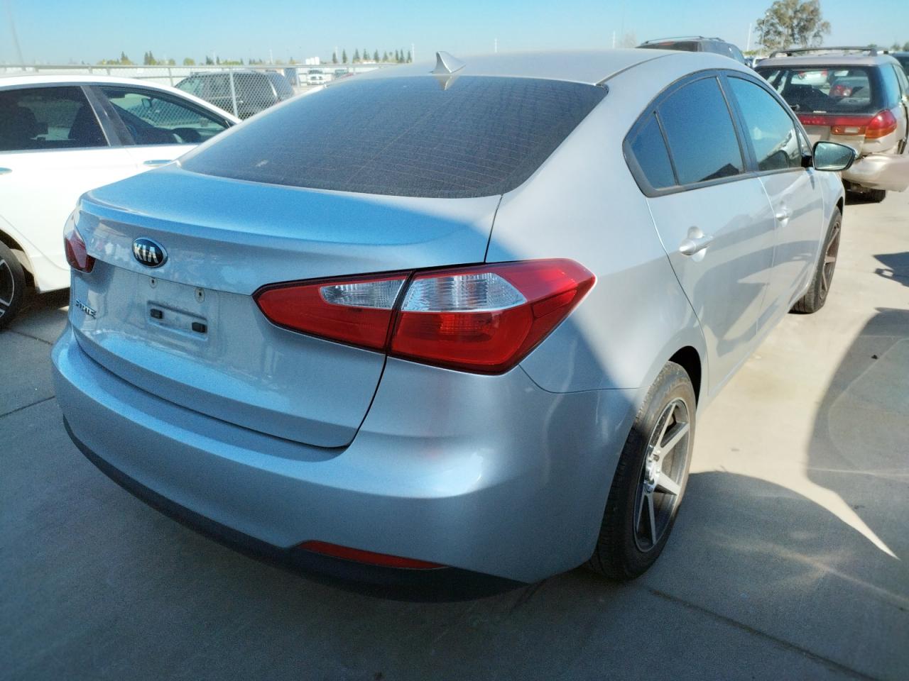 Photo 4 from auction – 2015 KIA FORTE LX with VIN KNAFX4A60F5424562
