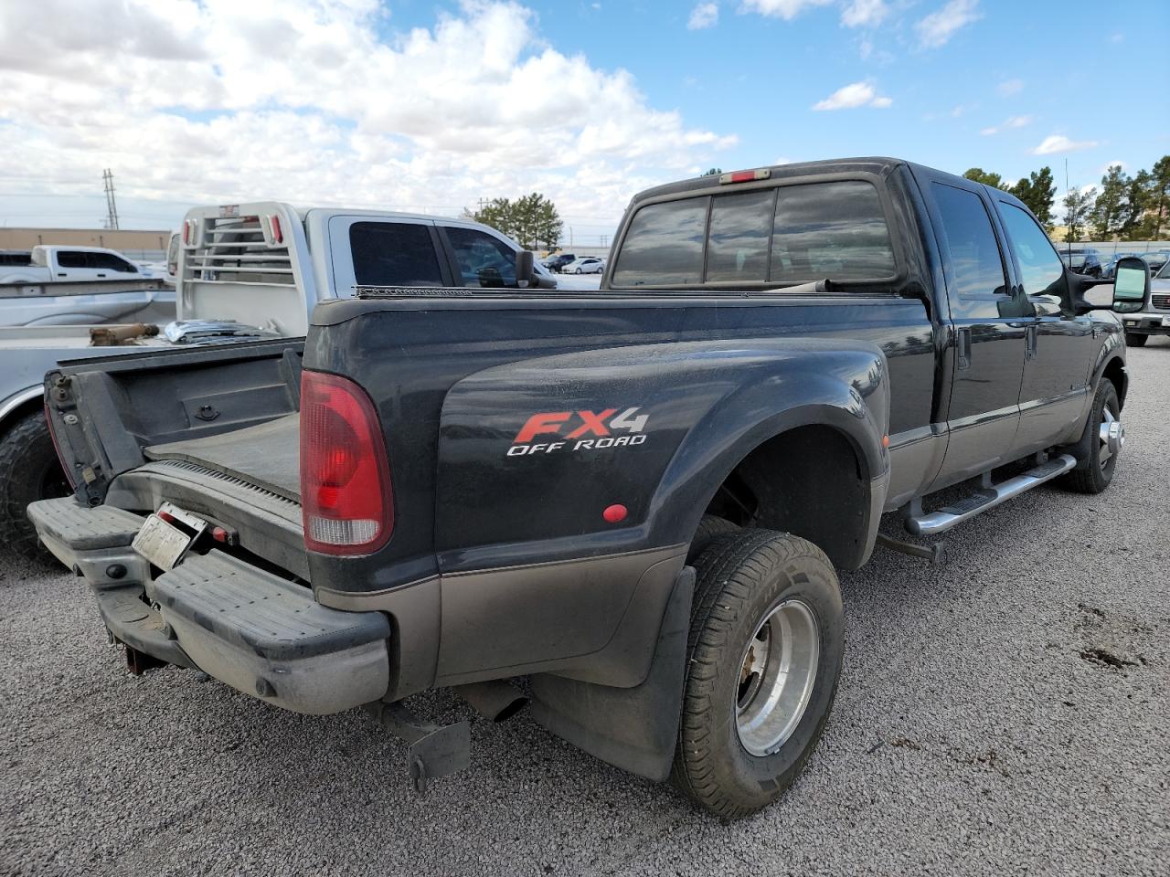 Photo 4 from auction – 2003 FORD F350 SUPER with VIN 1FTWW33F73EB13249