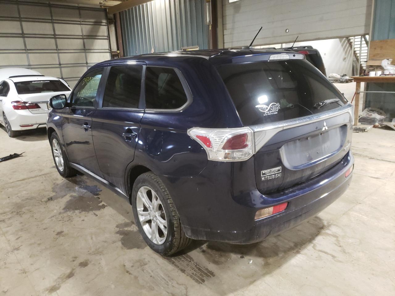 Photo 3 from auction – 2014 MITSUBISHI OUTLANDER with VIN JA4AZ3A33EZ008093