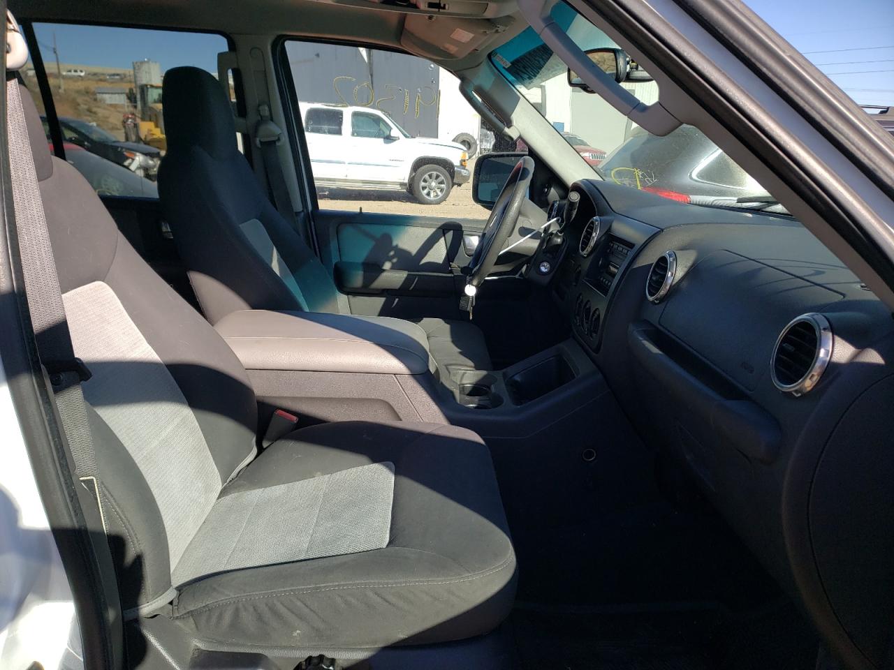 Photo 5 from auction – 2003 FORD EXPEDITION with VIN 1FMPU16L93LA60836