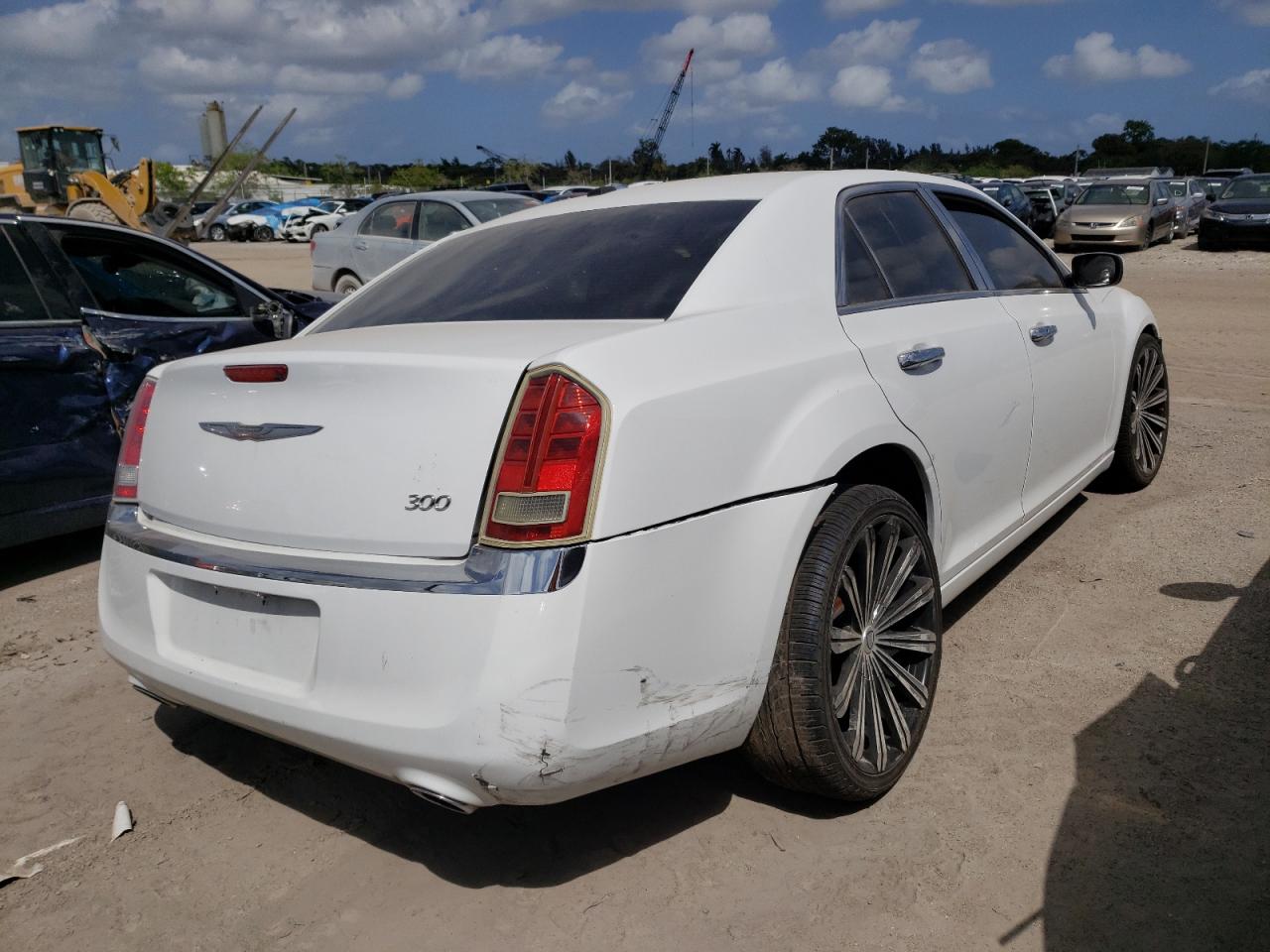 Photo 4 from auction – 2013 CHRYSLER 300 with VIN 2C3CCAAG0DH626661