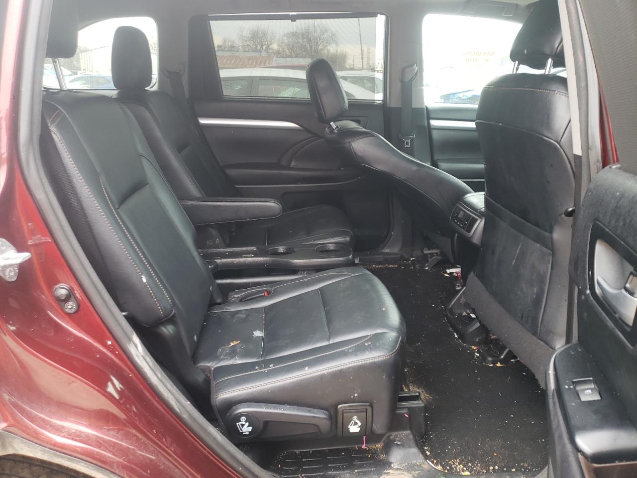 Photo 6 from auction – 2016 TOYOTA HIGHLANDER with VIN 5TDJKRFH9GS329187