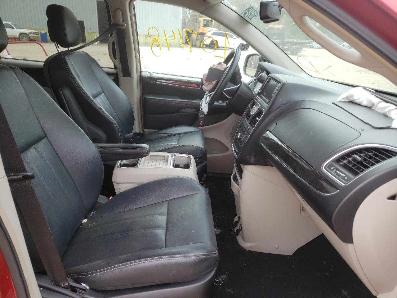 Photo 5 from auction – 2016 CHRYSLER TOWN & COU with VIN 2C4RC1BG2GR231769