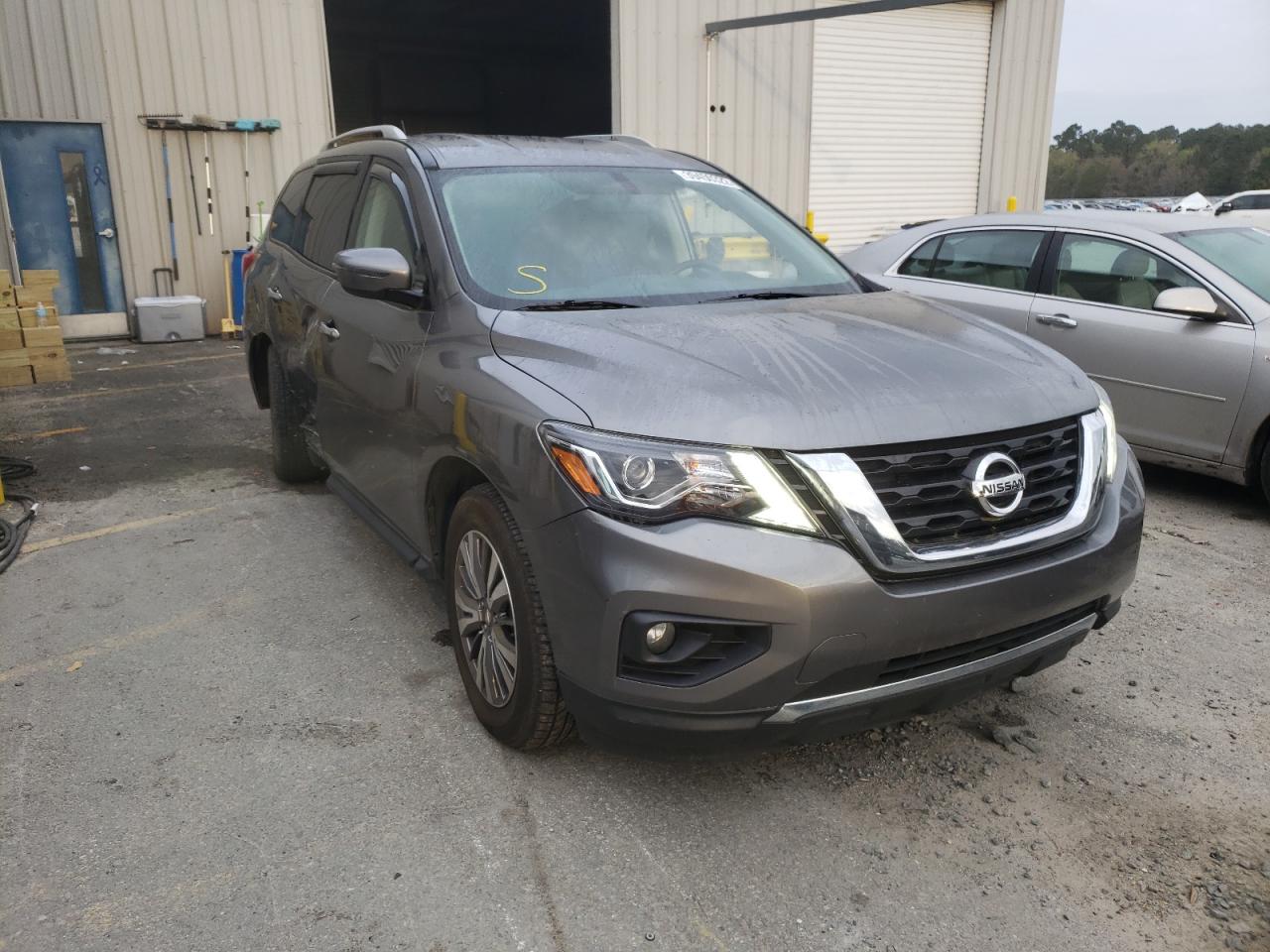 NISSAN PATHFINDER 2018 with VIN 5N1DR2MN5JC615115 - Photo from auction