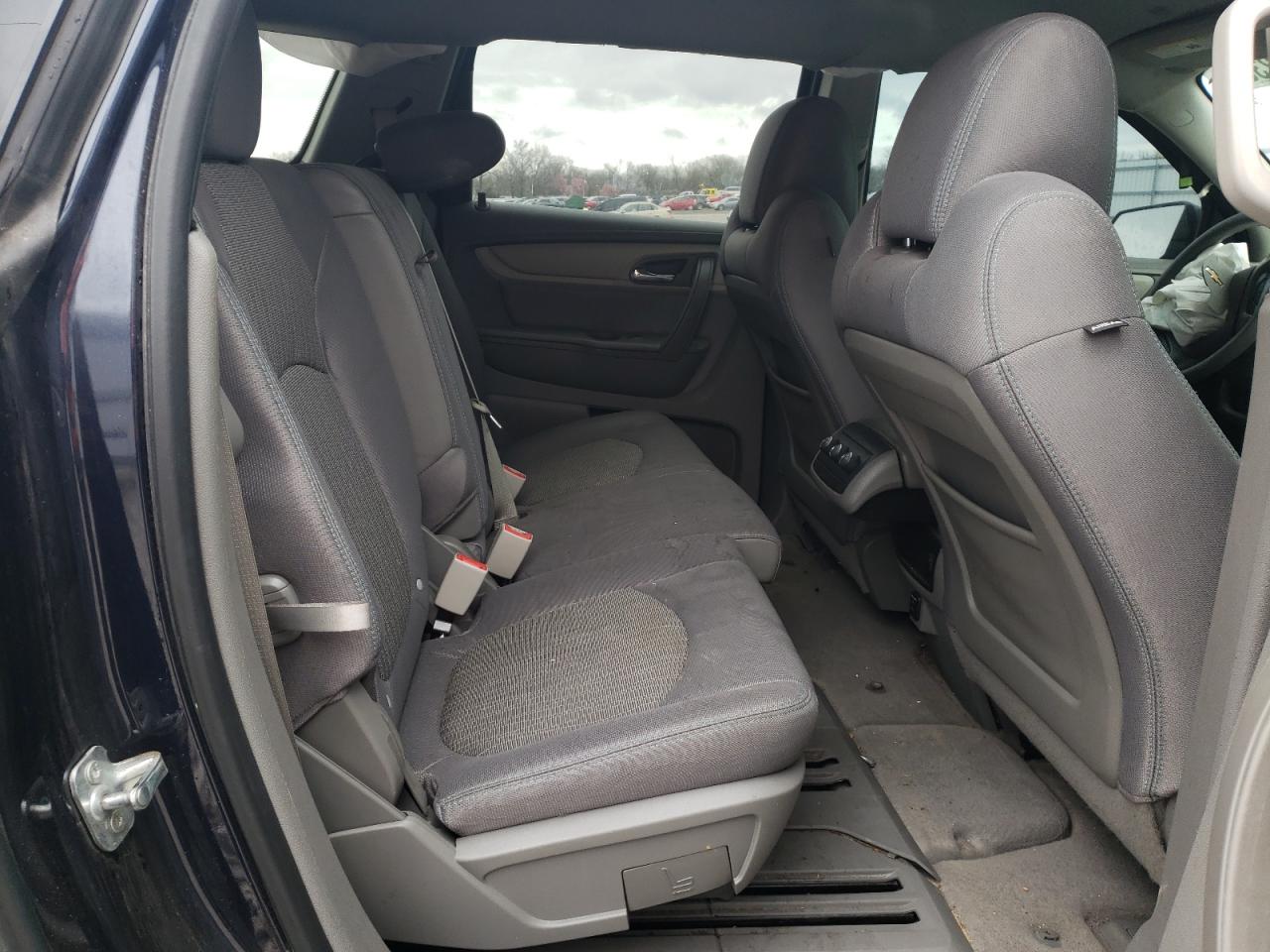 Photo 6 from auction – 2015 CHEVROLET TRAVERSE L with VIN 1GNKRFKD5FJ370534