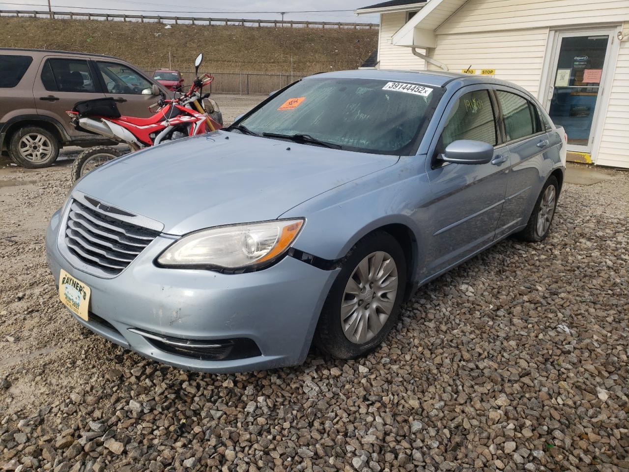 Фото 2 с аукциона – 2012 CHRYSLER 200 LX с VIN 1C3CCBAG1CN246191