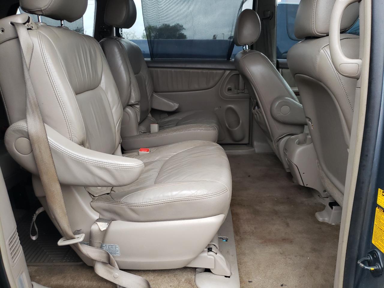 Photo 6 from auction – 2005 TOYOTA SIENNA XLE with VIN 5TDBA22C35S035256