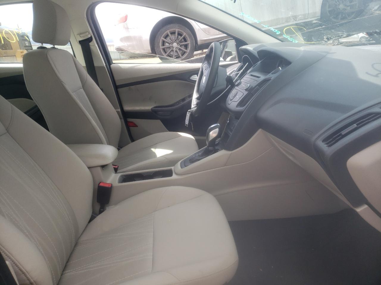 Photo 5 from auction – 2015 FORD FOCUS SE with VIN 1FADP3F26FL256289