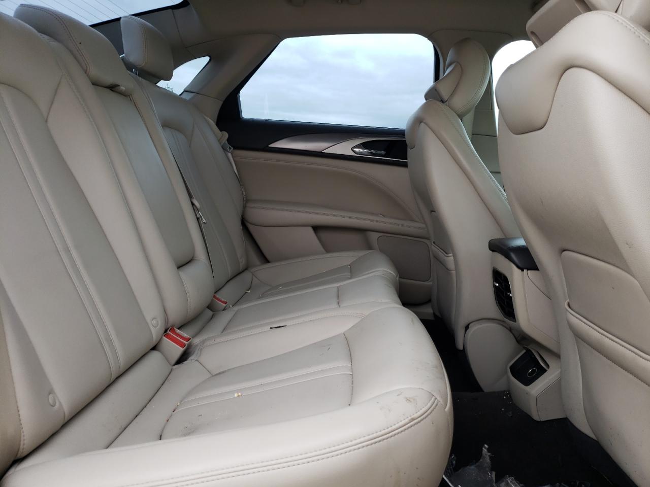Photo 6 from auction – 2017 LINCOLN MKZ PREMIE with VIN 3LN6L5A96HR648476