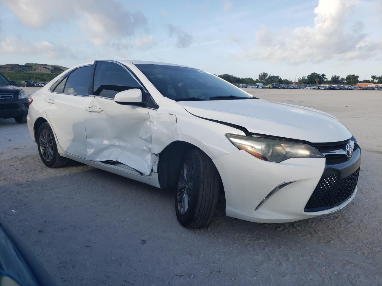 TOYOTA CAMRY LE 2015 with VIN 4T1BF1FK0FU964889 - Photo from auction