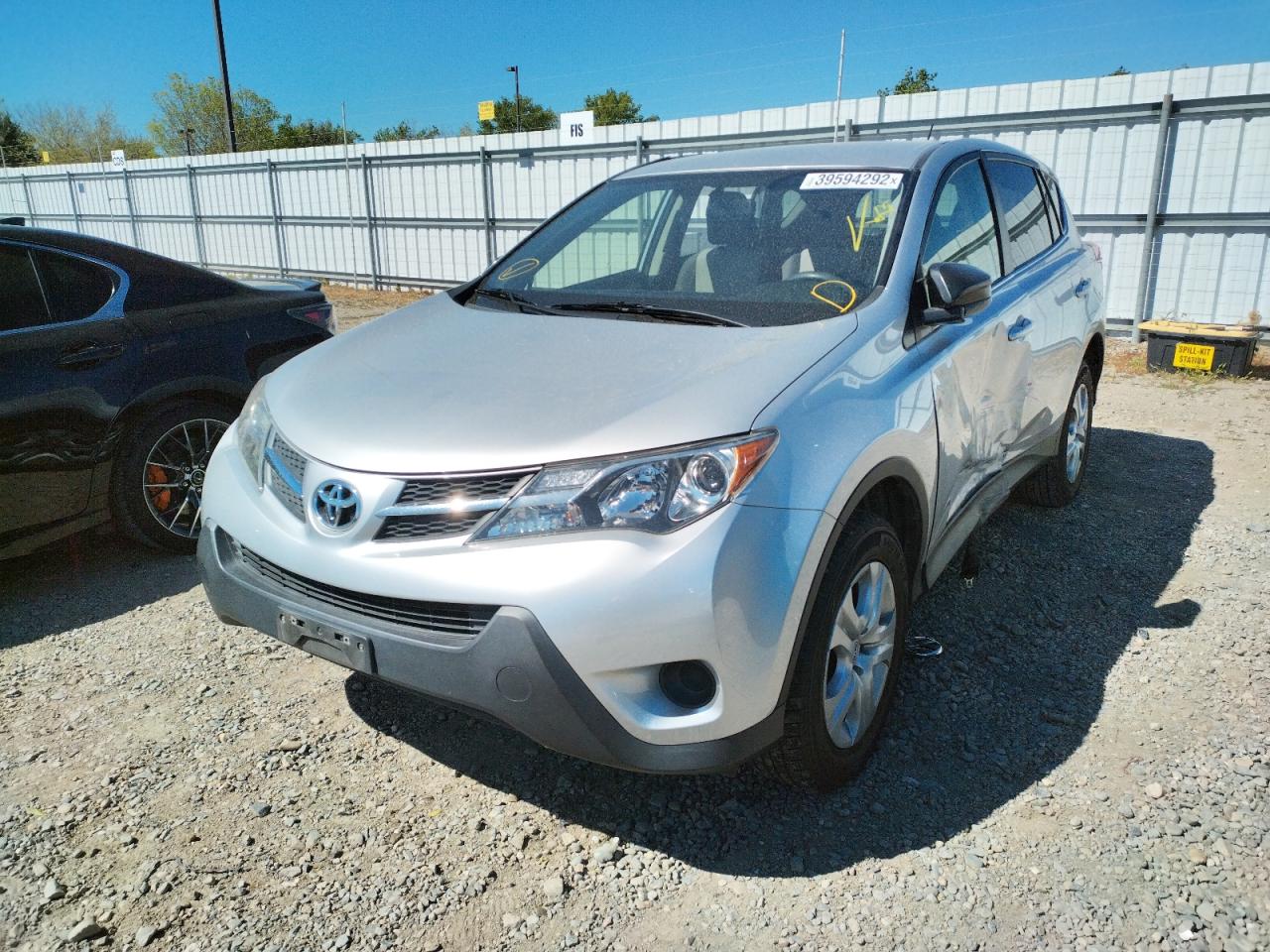 Photo 2 from auction – 2015 TOYOTA RAV4 LE with VIN JTMZFREV0FD056374