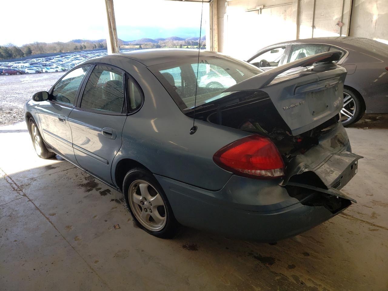 Photo 3 from auction – 2005 FORD TAURUS SE with VIN 1FAFP53225A129770