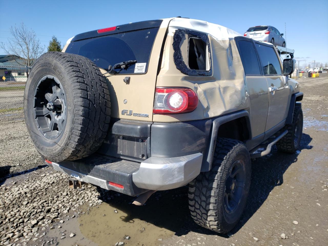 Photo 4 from auction – 2012 TOYOTA FJ CRUISER with VIN JTEBU4BF6CK129192