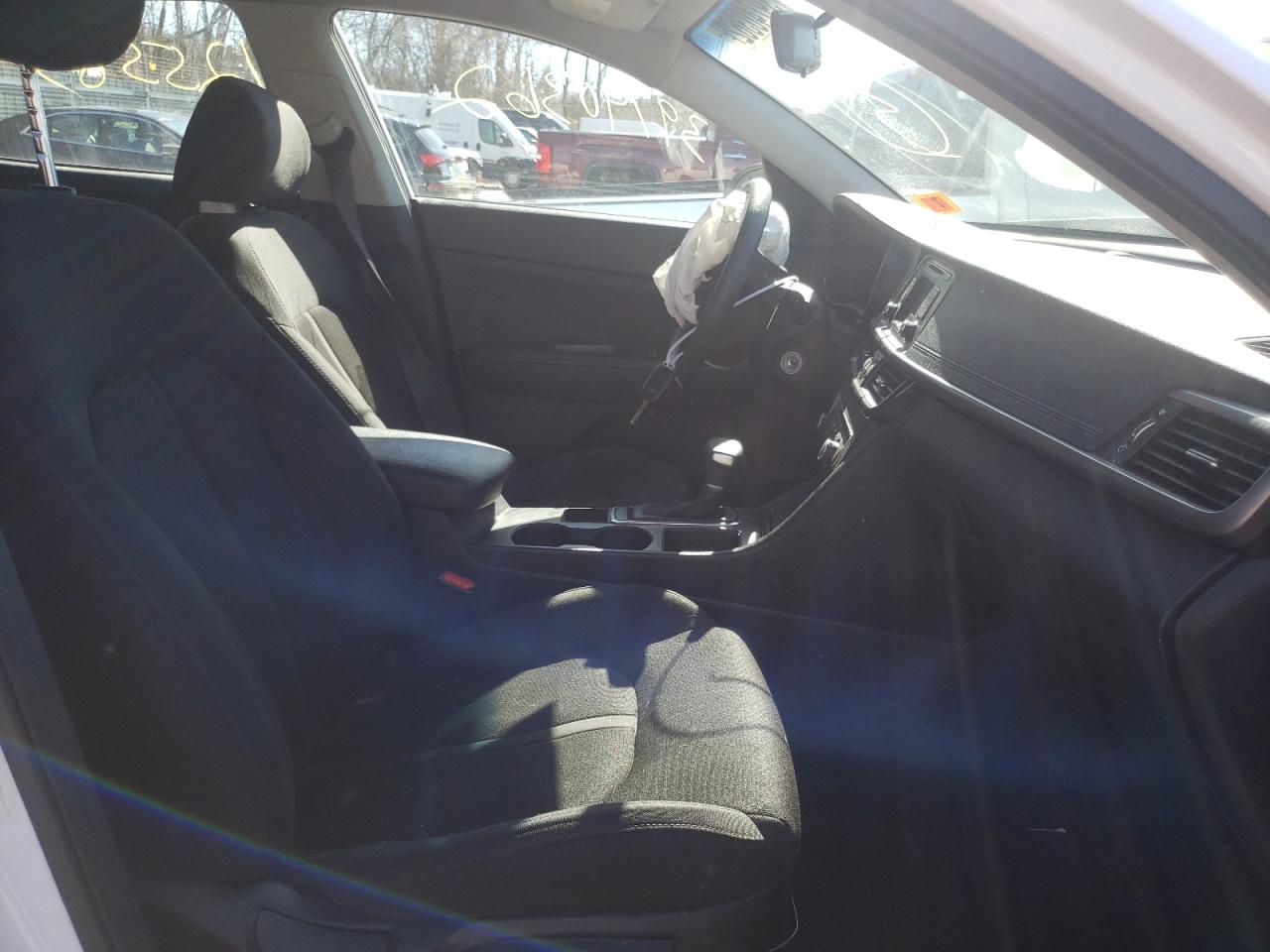 Photo 5 from auction – 2016 KIA OPTIMA LX with VIN 5XXGT4L38GG061270