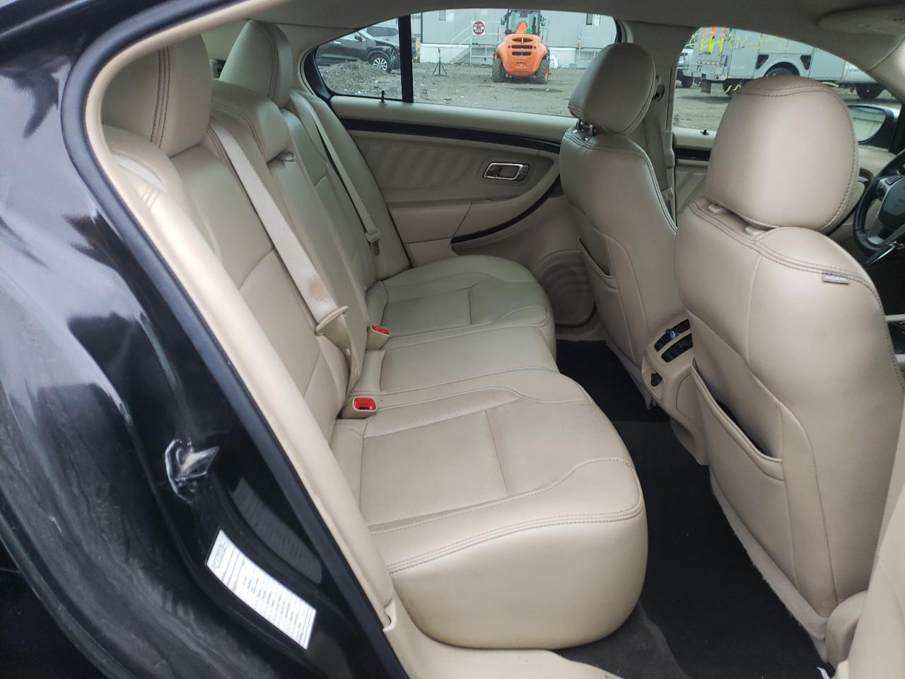 Photo 6 from auction – 2013 FORD TAURUS LIM with VIN 1FAHP2F83DG198583