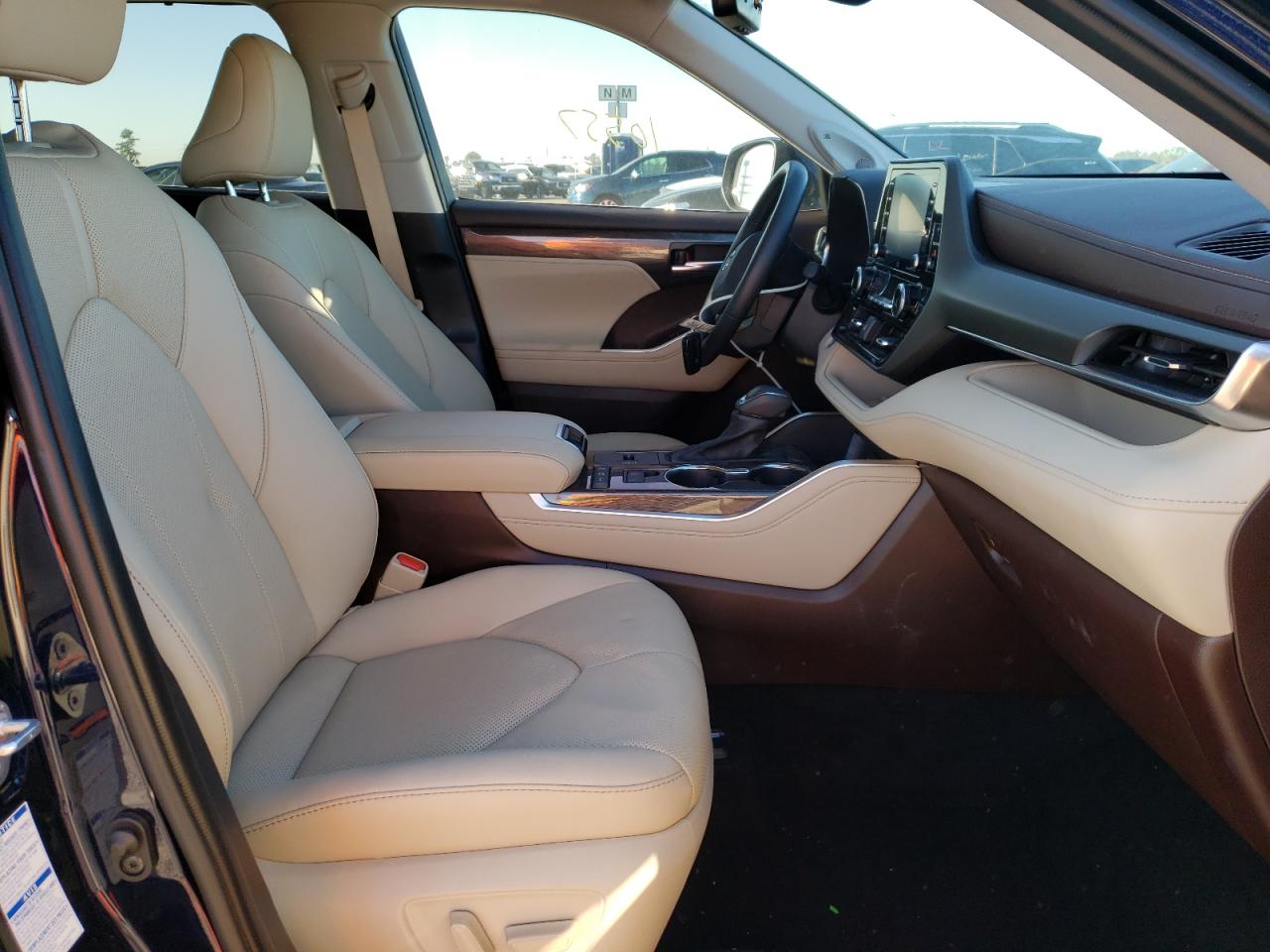 Photo 5 from auction – 2021 TOYOTA HIGHLANDER with VIN 5TDXBRCH0MS016202