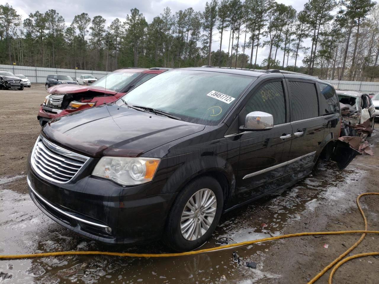 Photo 2 from auction – 2014 CHRYSLER TOWN & COU with VIN 2C4RC1GG4ER112899