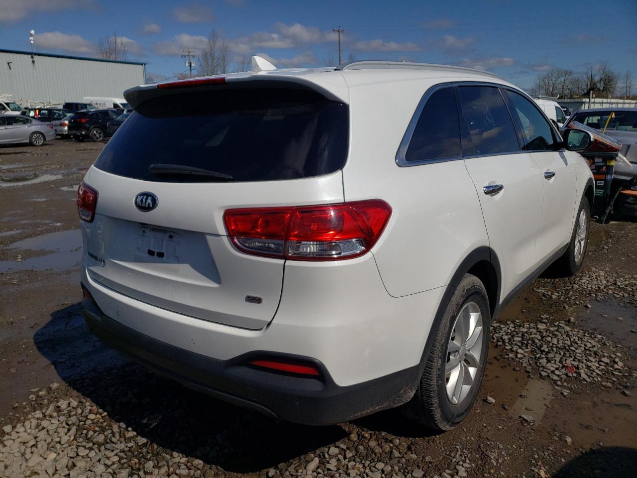Photo 4 from auction – 2016 KIA SORENTO LX with VIN 5XYPG4A37GG077253