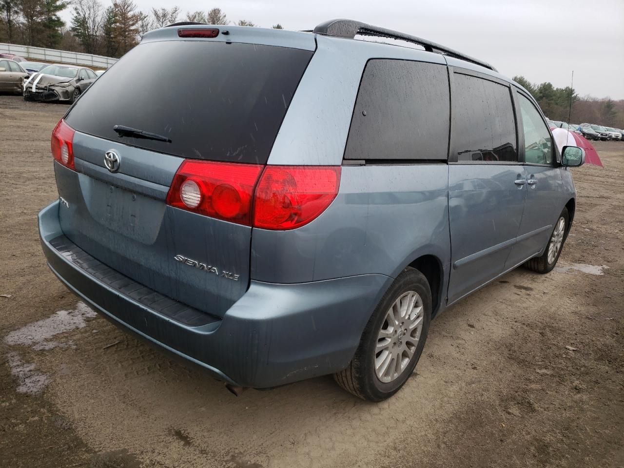 Photo 4 from auction – 2010 TOYOTA SIENNA XLE with VIN 5TDYK4CC5AS301291