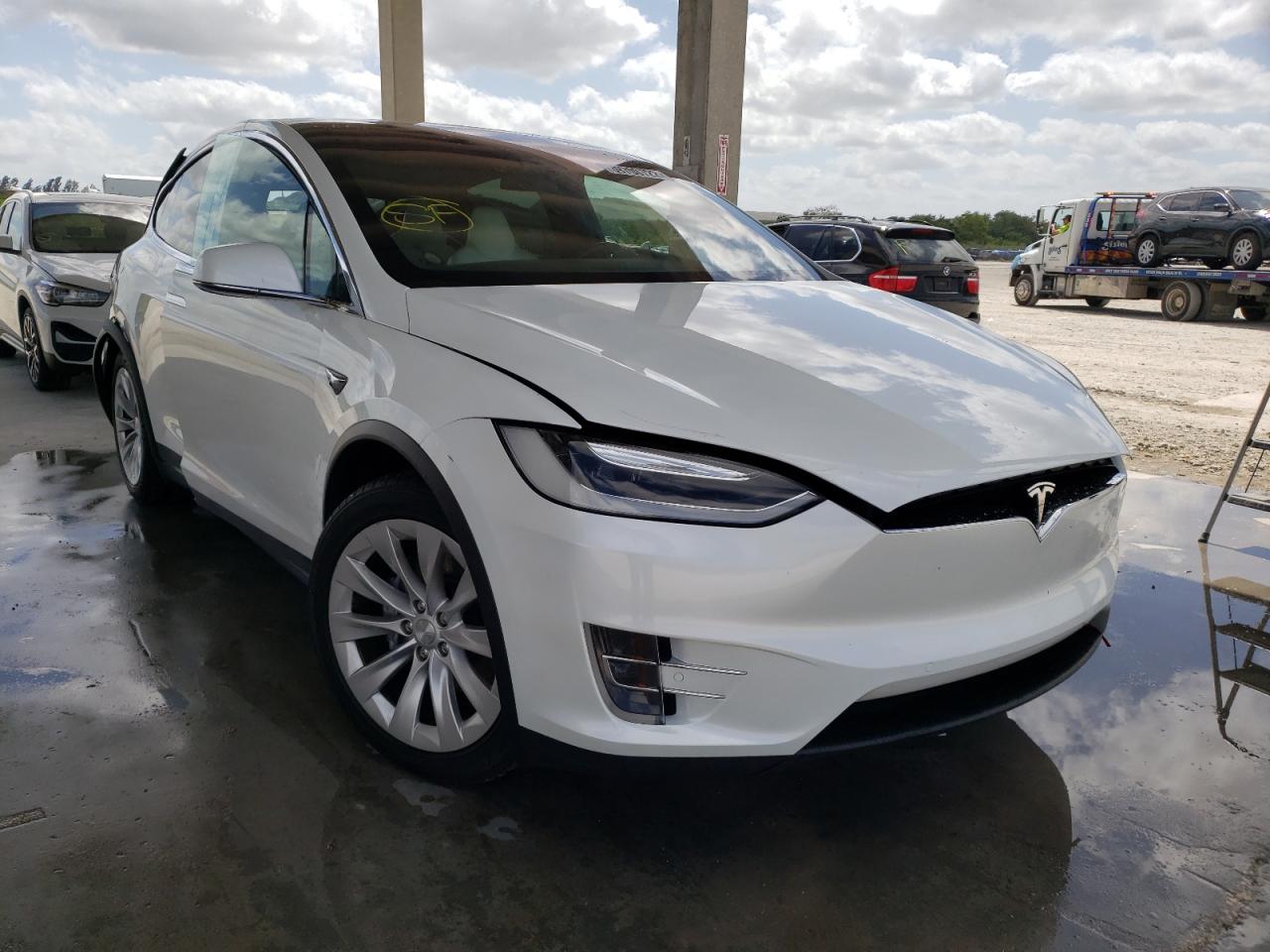 TESLA MODEL X 2017 with VIN 5YJXCBE2XHF063695 - Photo from auction