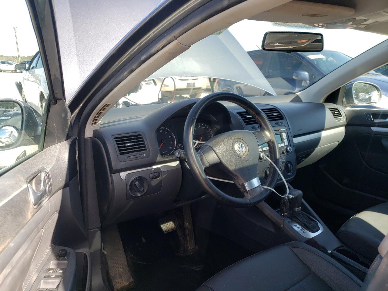 Photo 9 from auction – 2008 VOLKSWAGEN JETTA SE with VIN 3VWRM71K28M063580