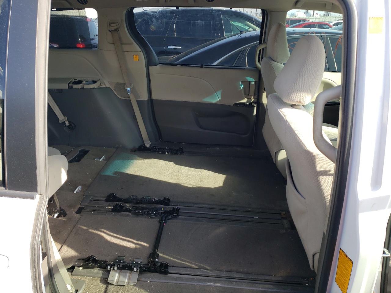 Photo 6 from auction – 2012 TOYOTA SIENNA LE with VIN 5TDKK3DC9CS223714