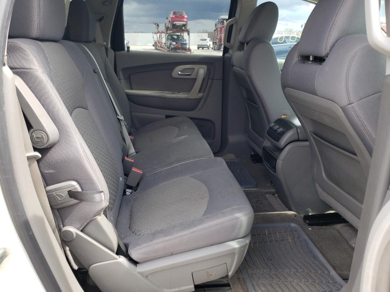 Photo 6 from auction – 2011 CHEVROLET TRAVERSE L with VIN 1GNKVFED0BJ394953