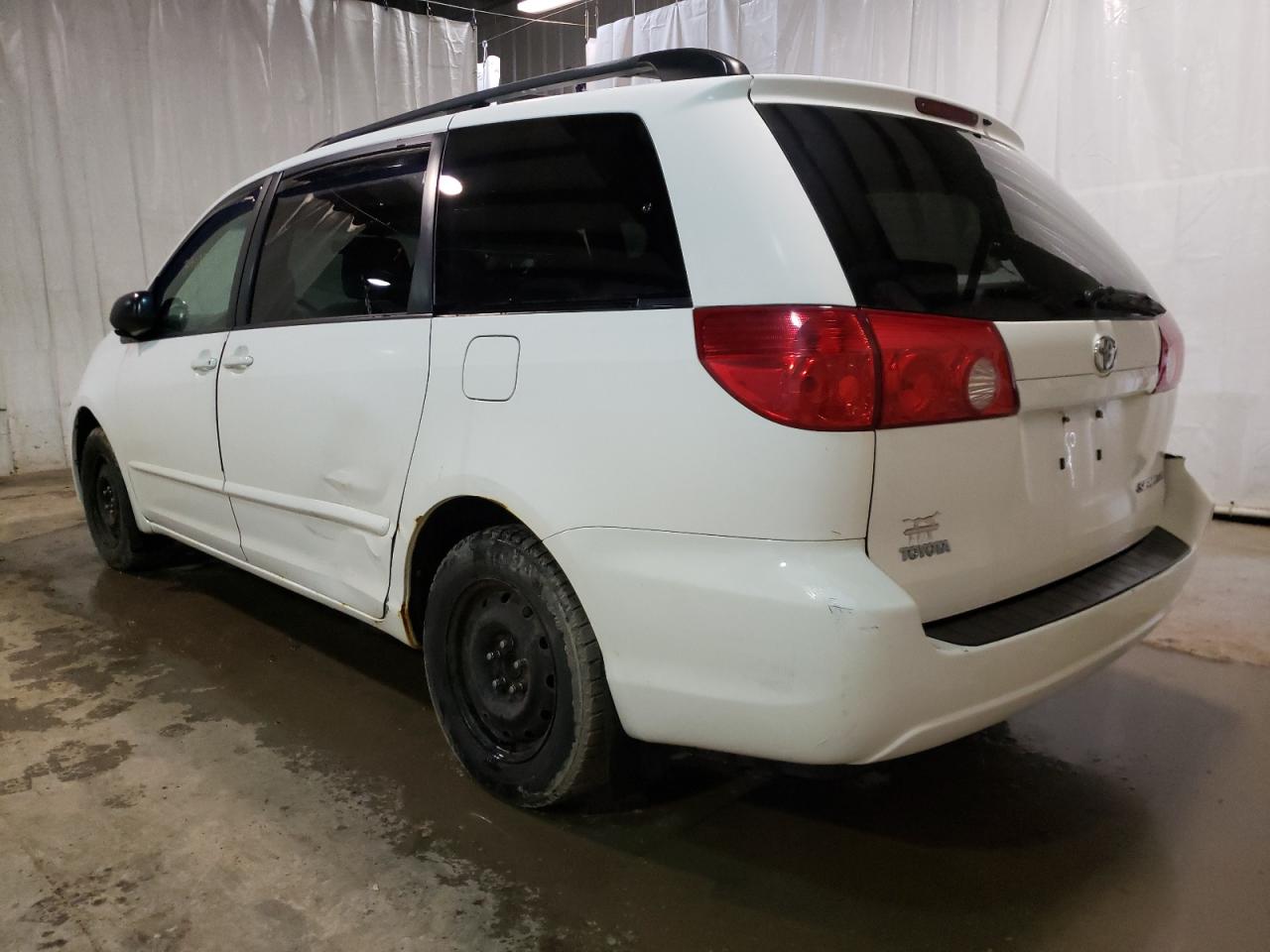 Photo 3 from auction – 2010 TOYOTA SIENNA CE with VIN 5TDKK4CC8AS326143